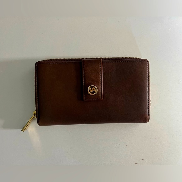 Valentina Handbags - VTG Valentina Brown Leather Wallet with Gold Accent EUC.